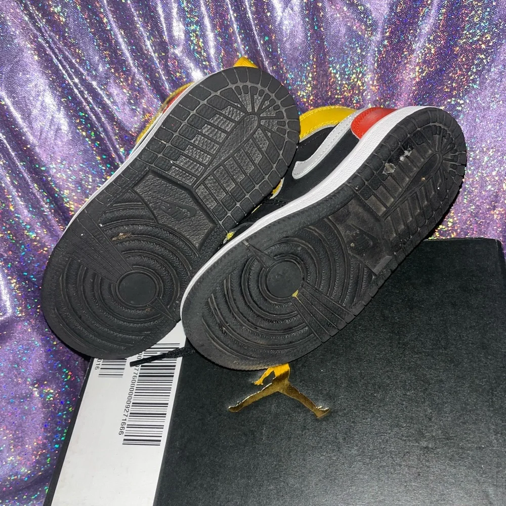 Nike Air Jordan 1 Mid Shoes